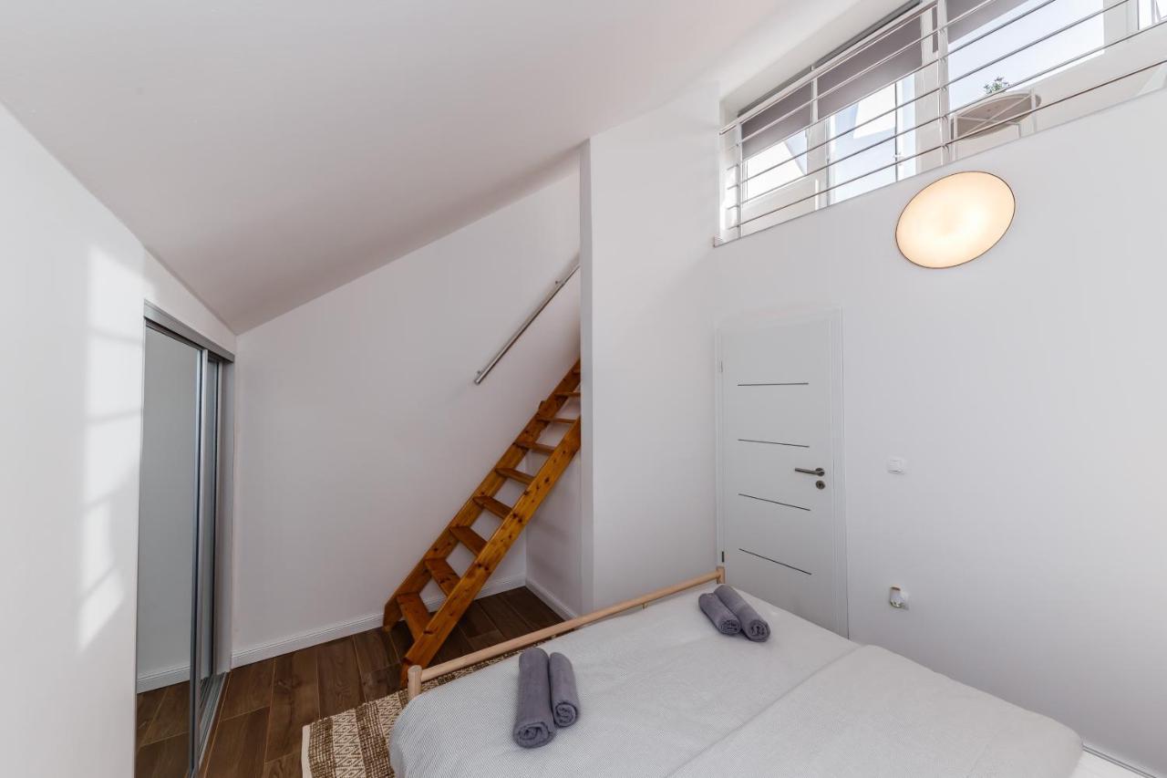 Apartment Maestral Sutivan Luaran gambar
